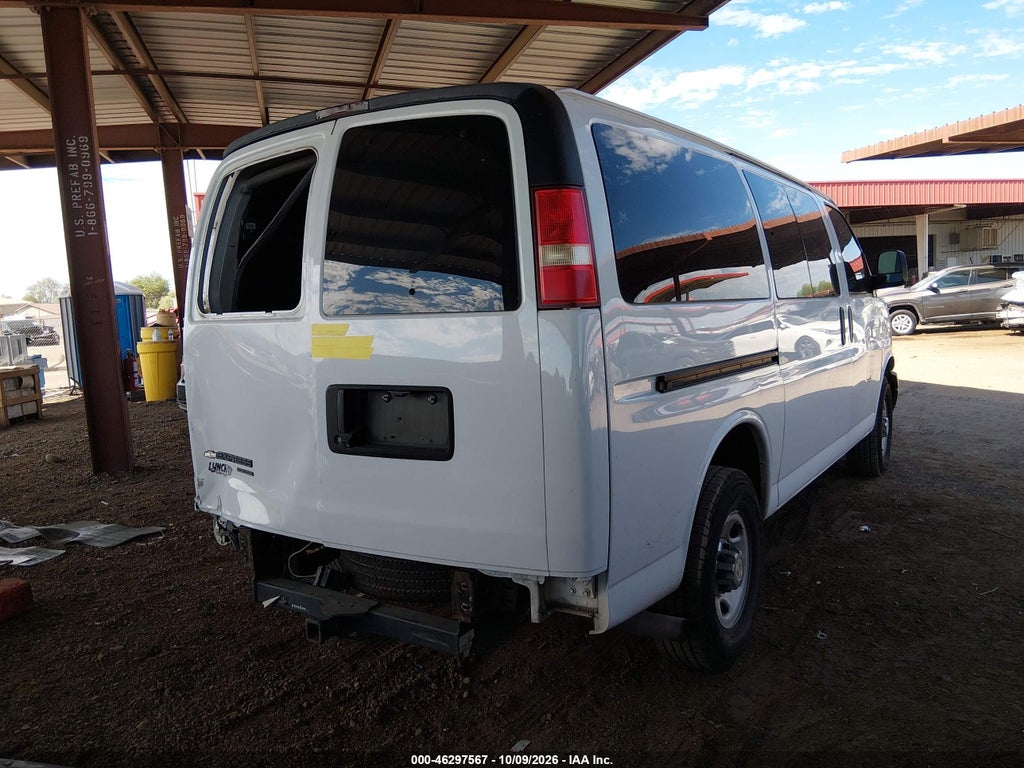 2015 Chevrolet Express 3500 LT photo 4
