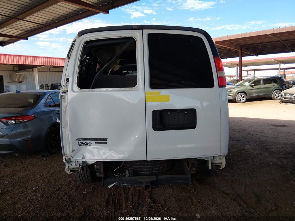 2015 Chevrolet Express 3500 LT photo 6