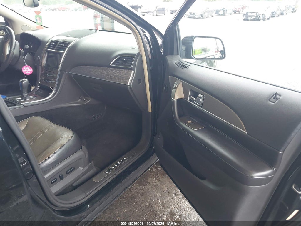 2011 Lincoln MKX photo 5