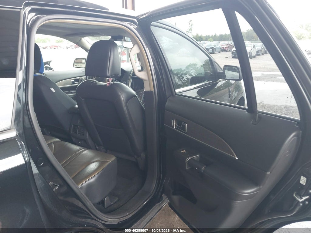 2011 Lincoln MKX photo 8