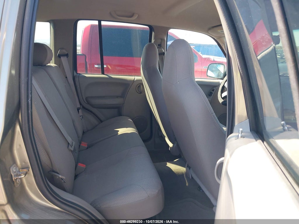2004 Jeep Liberty Sport photo 8