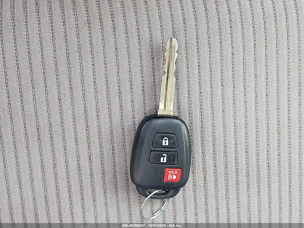 2015 Toyota RAV4 LE photo 11