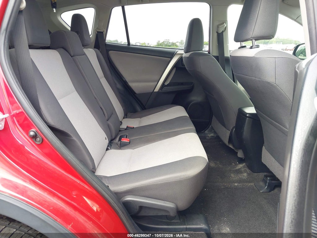 2015 Toyota RAV4 LE photo 8