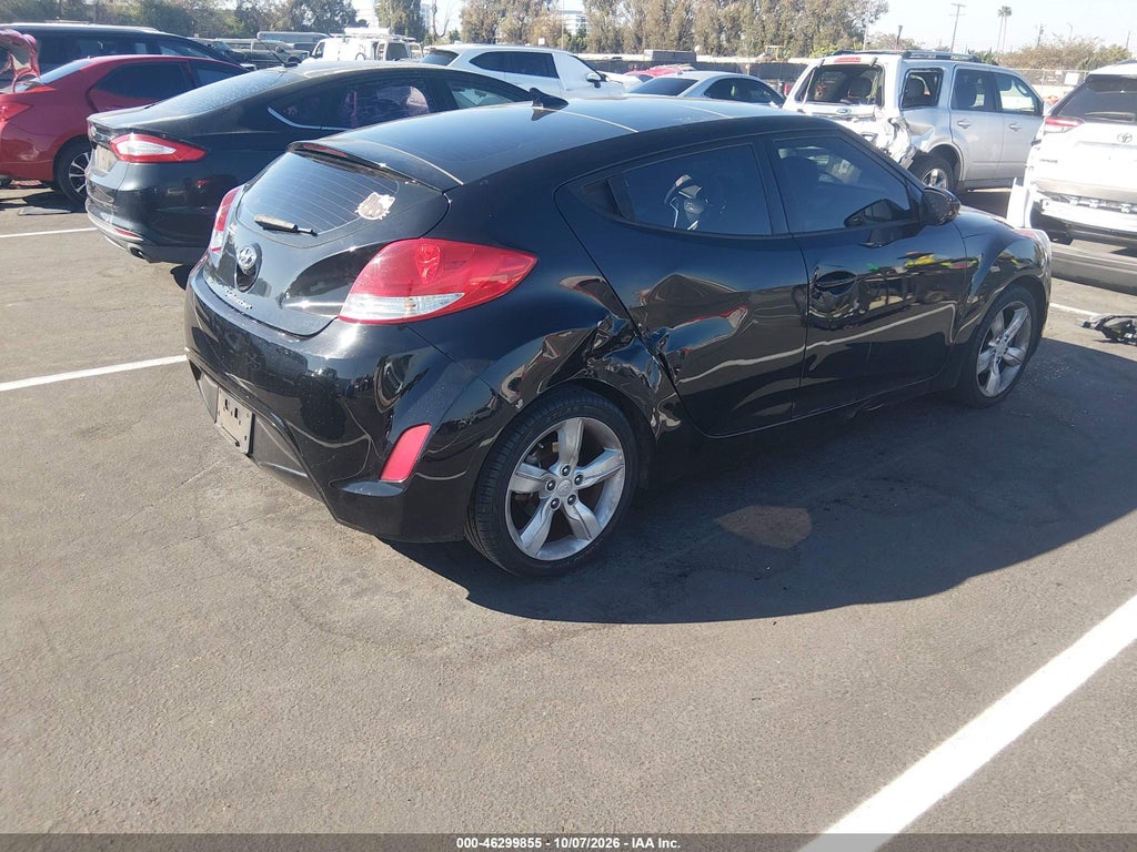 2014 Hyundai Veloster Base W/RED photo 4