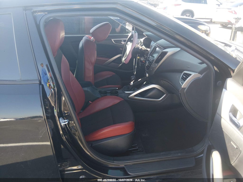 2014 Hyundai Veloster Base W/RED photo 5