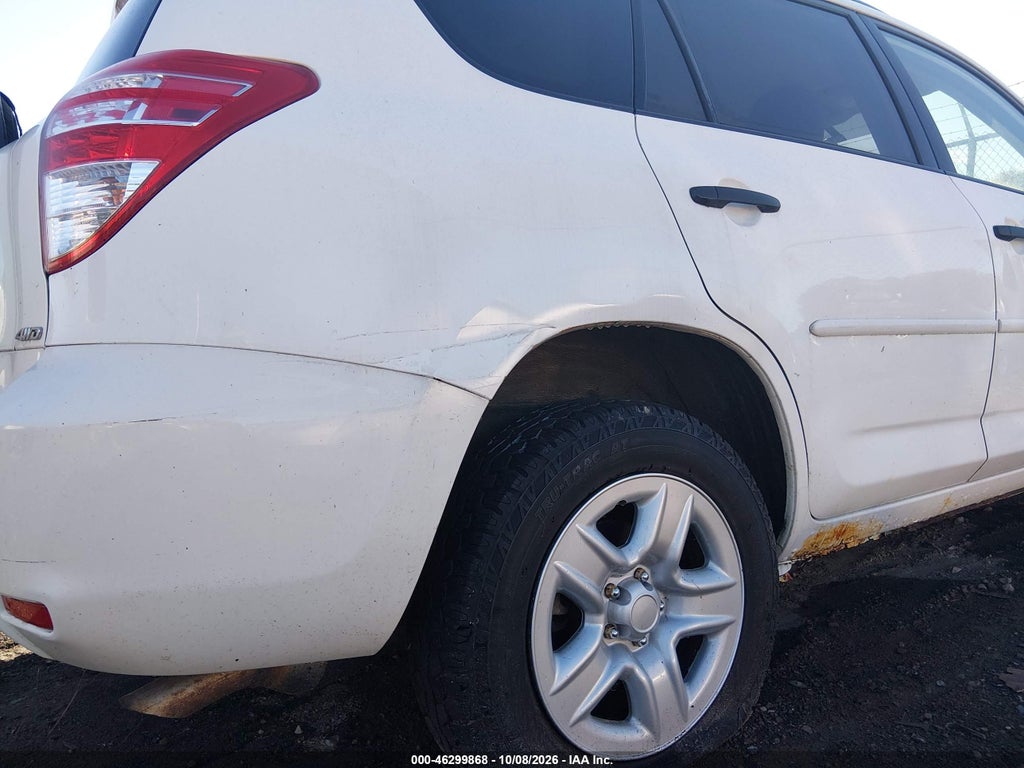 2011 Toyota RAV4 photo 6