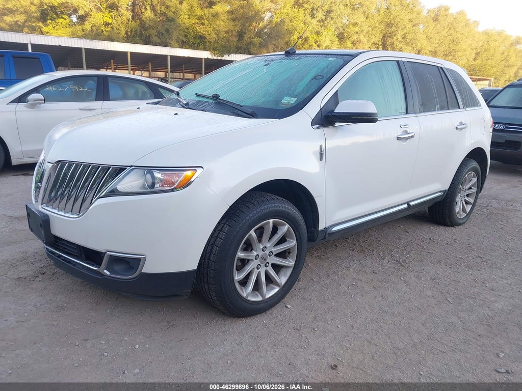 2013 Lincoln MKX photo 2