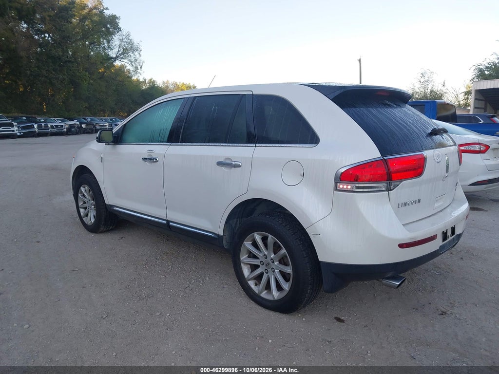 2013 Lincoln MKX photo 3