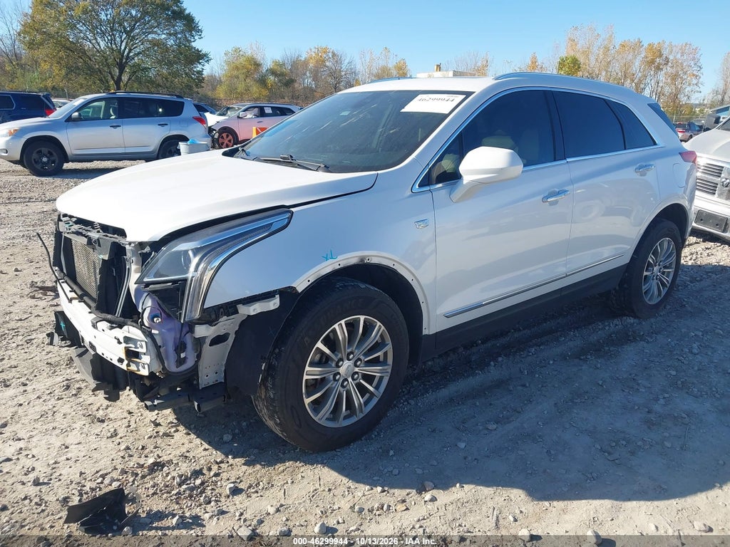2018 Cadillac XT5 Luxury AWD photo 2