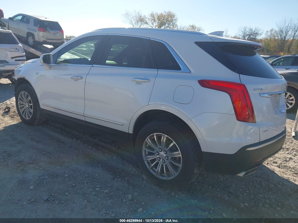 2018 Cadillac XT5 Luxury AWD photo 3