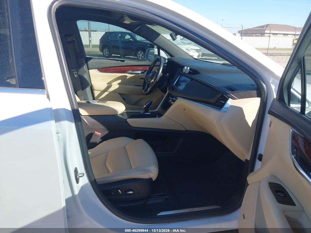 2018 Cadillac XT5 Luxury AWD photo 5