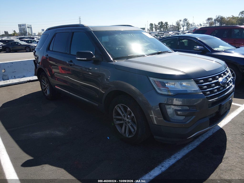 2016 Ford Explorer XLT photo 1
