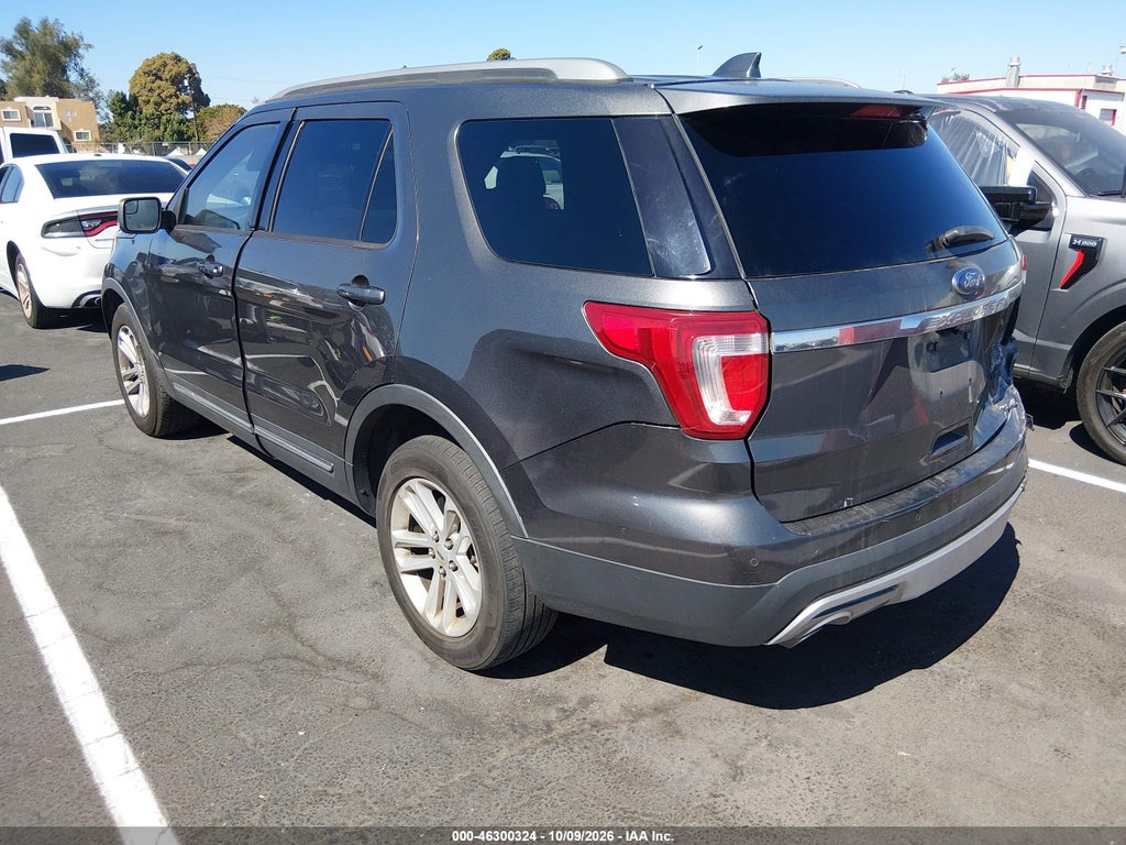 2016 Ford Explorer XLT photo 3