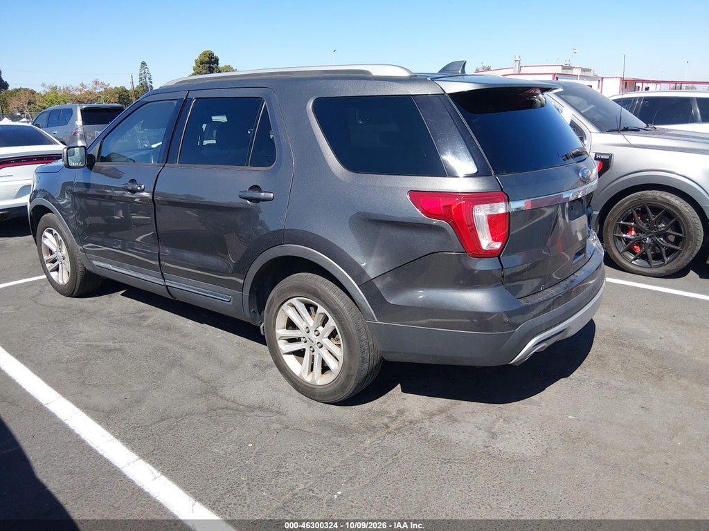 2016 Ford Explorer XLT photo 4