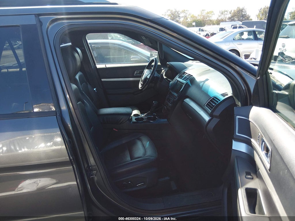 2016 Ford Explorer XLT photo 5