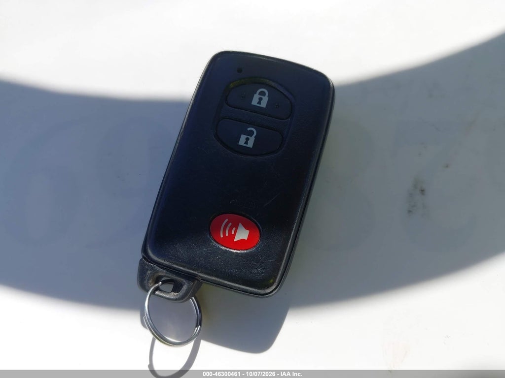 2015 Toyota Prius Three photo 11