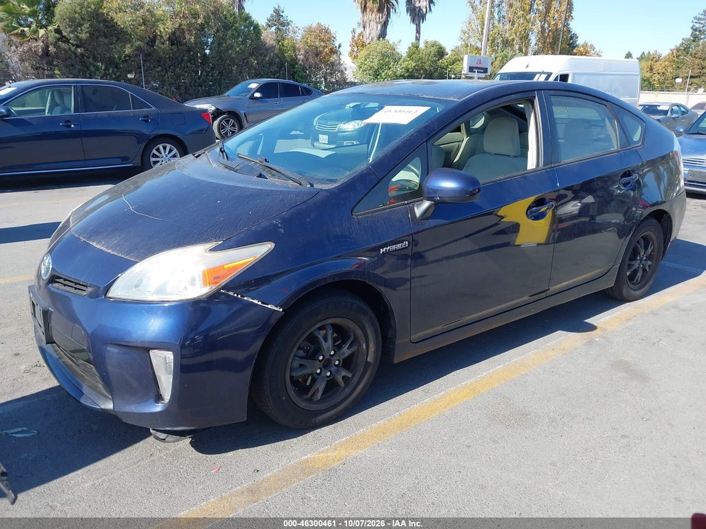 2015 Toyota Prius Three photo 2