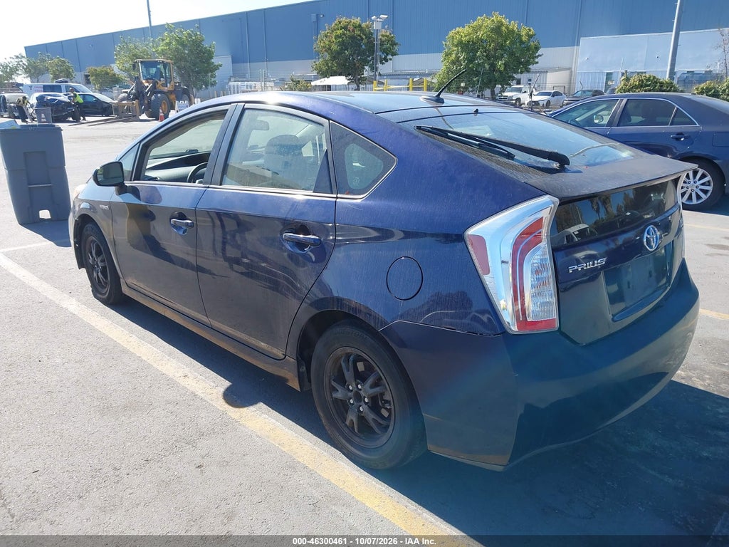 2015 Toyota Prius Three photo 3