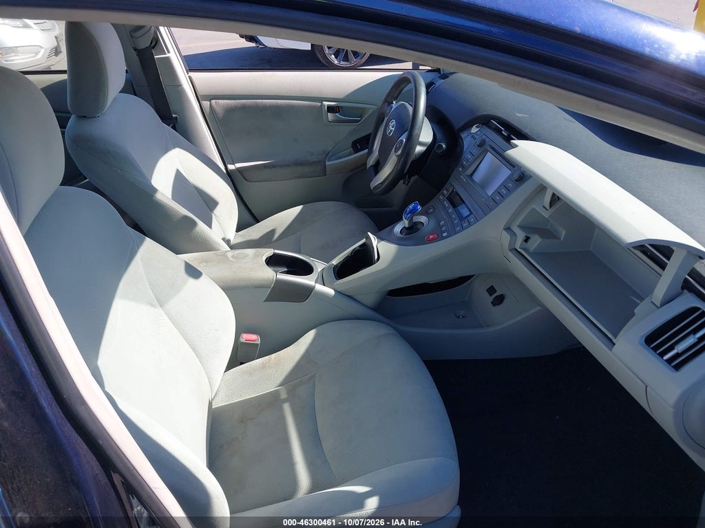 2015 Toyota Prius Three photo 5