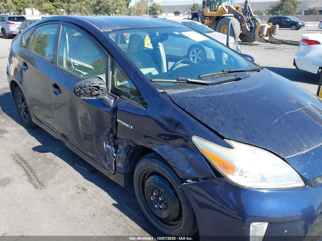 2015 Toyota Prius Three photo 6