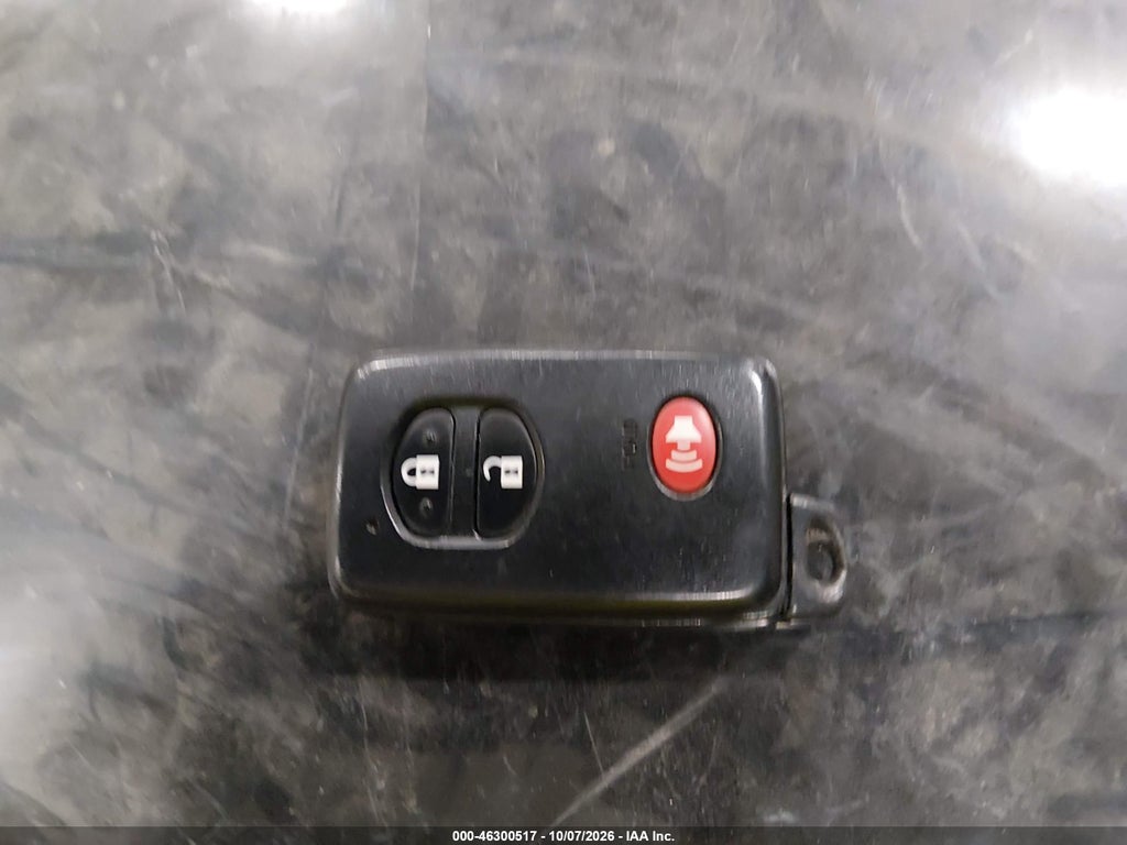2011 Toyota Prius Four photo 11