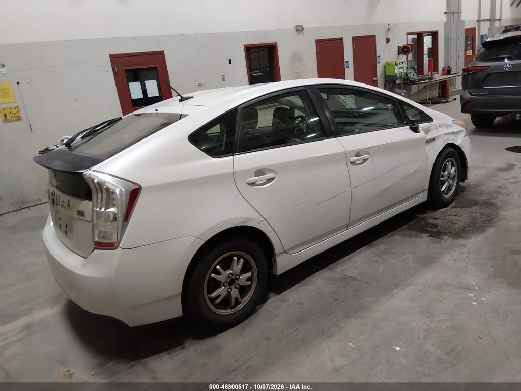 2011 Toyota Prius Four photo 4