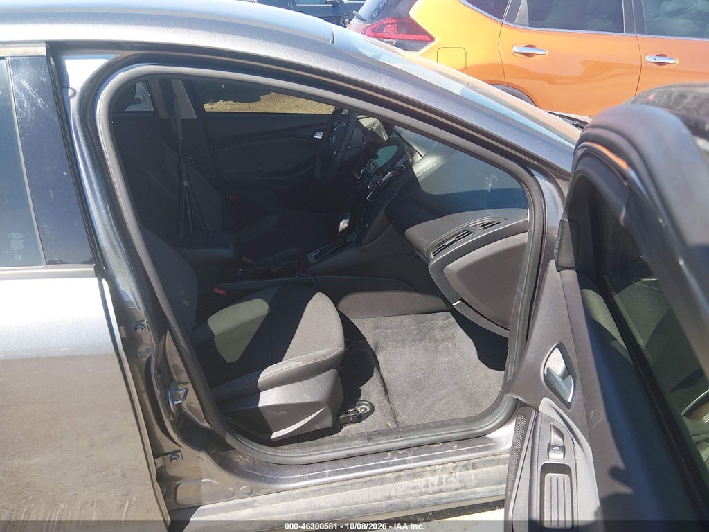 2014 Ford Focus SE photo 5