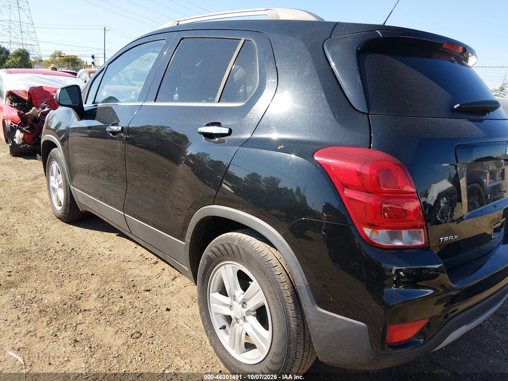 2017 Chevrolet Trax LT photo 3