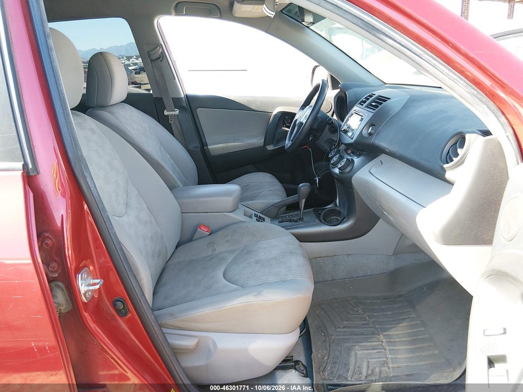 2011 Toyota RAV4 photo 5