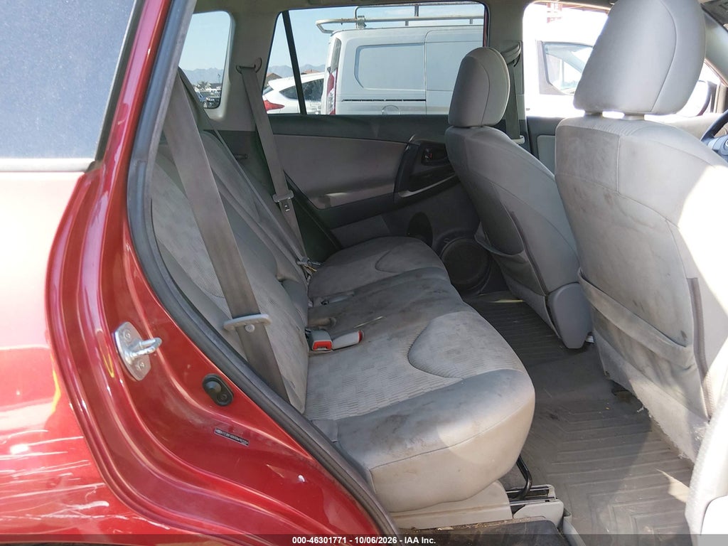 2011 Toyota RAV4 photo 8
