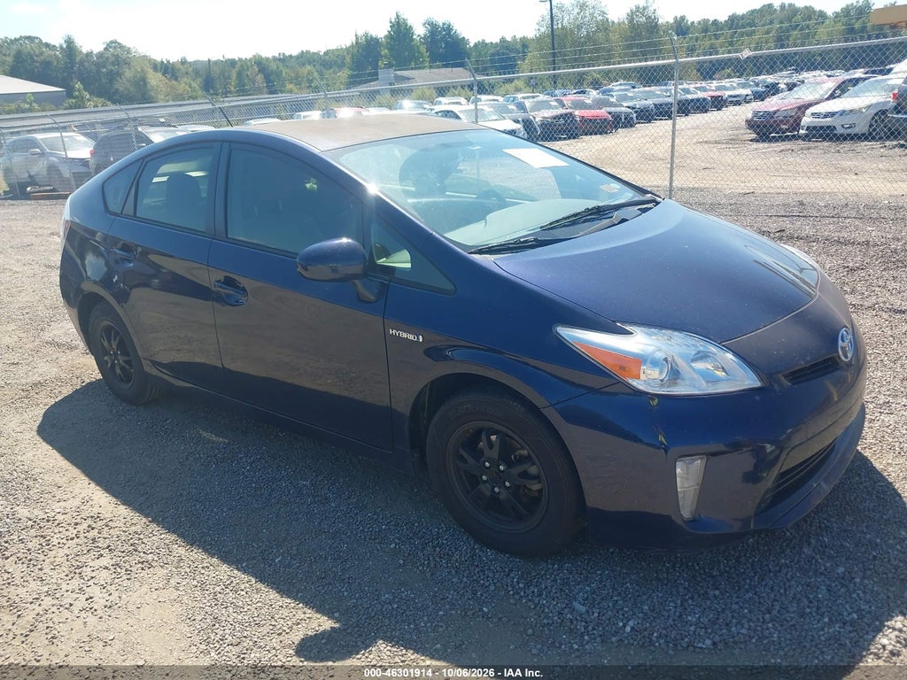 2013 Toyota Prius Three photo 1