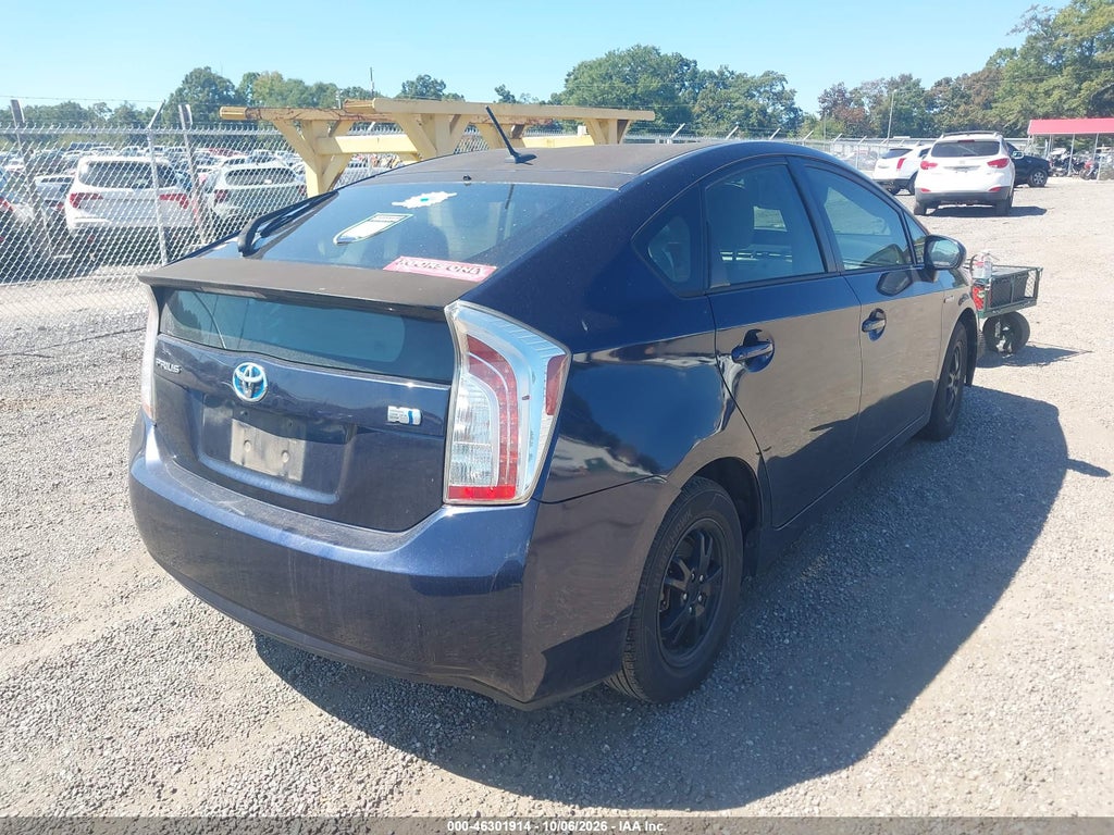 2013 Toyota Prius Three photo 4