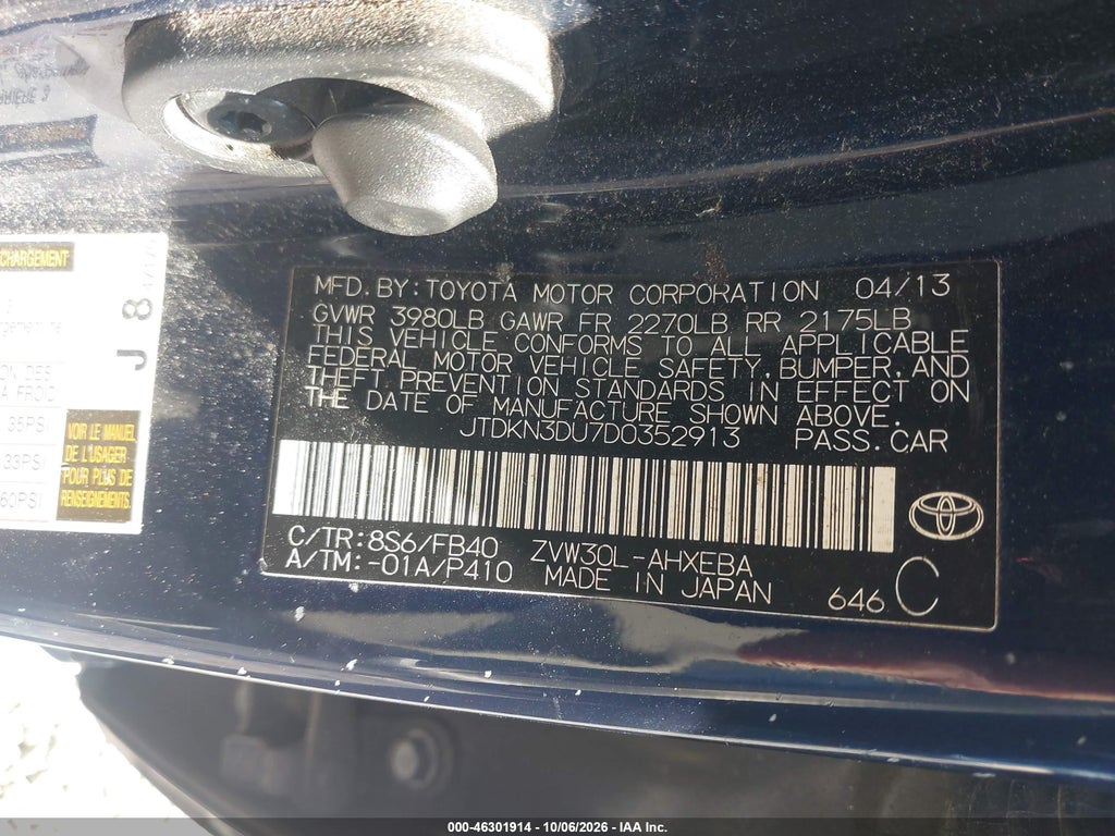 2013 Toyota Prius Three photo 9