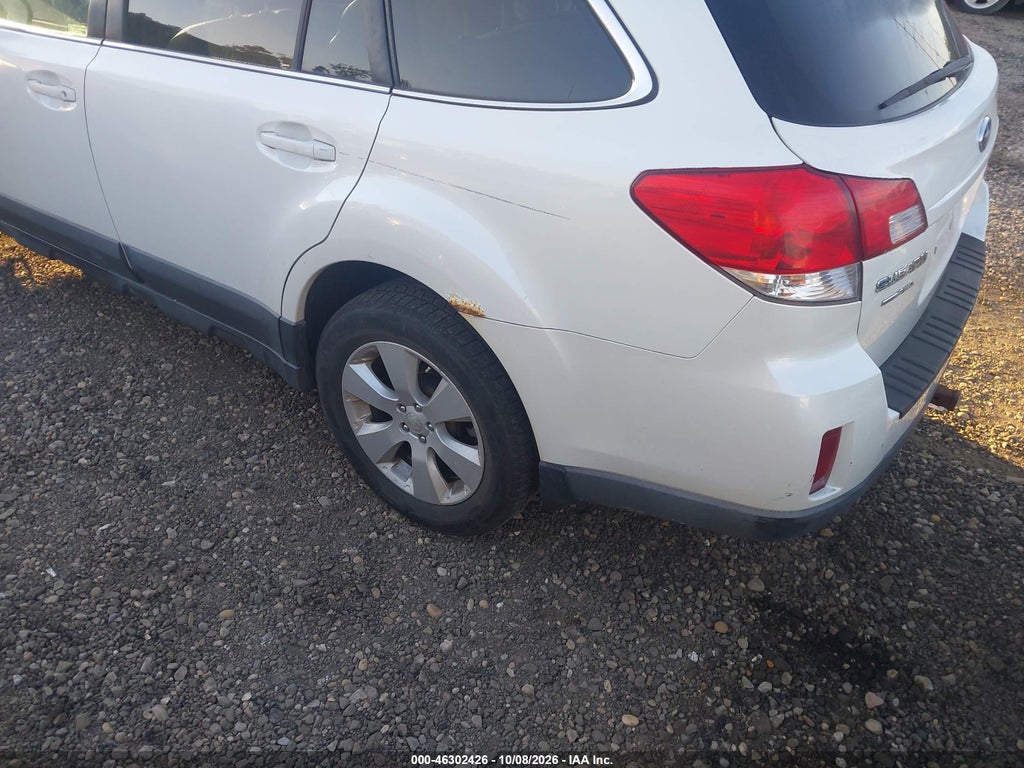 2011 Subaru Outback 2.5I Limited photo 6