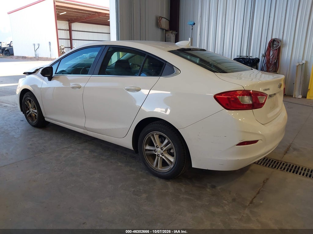 2018 Chevrolet Cruze LT Auto photo 3