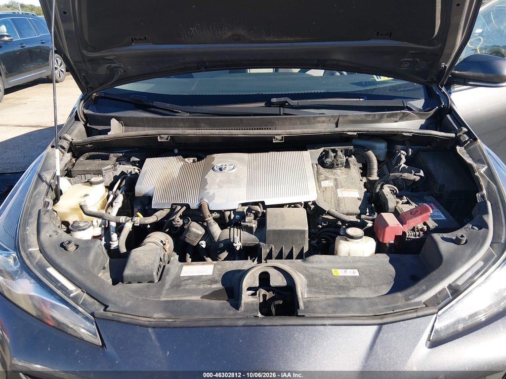 2020 Toyota Prius LE photo 10