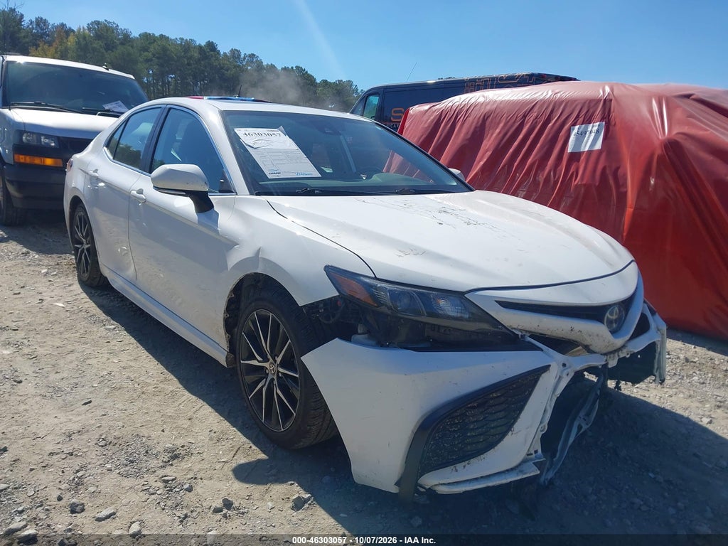 2022 Toyota Camry SE Hybrid photo 1