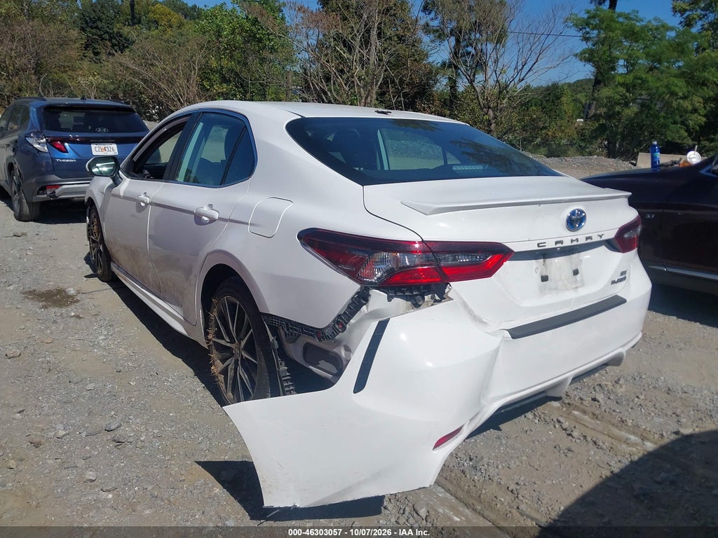 2022 Toyota Camry SE Hybrid photo 3
