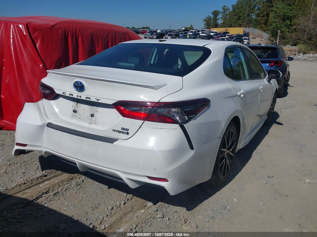 2022 Toyota Camry SE Hybrid photo 4