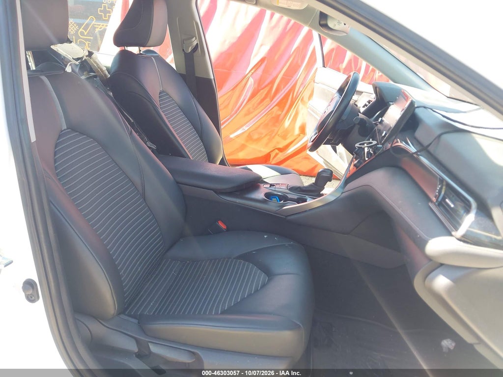 2022 Toyota Camry SE Hybrid photo 5
