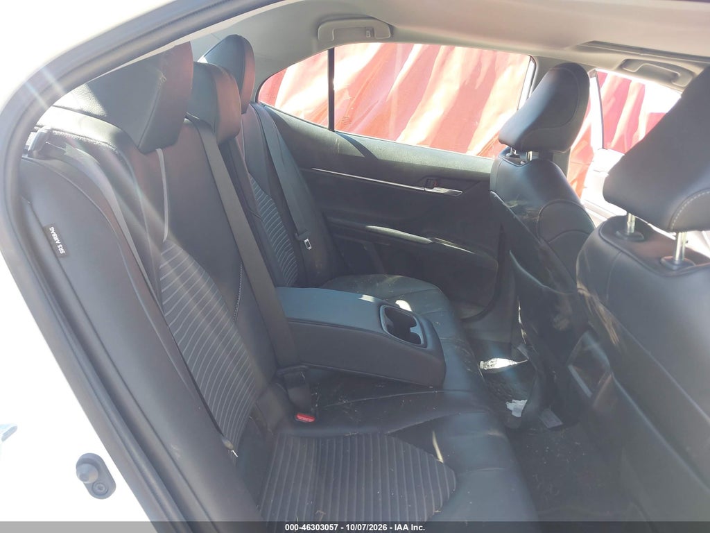 2022 Toyota Camry SE Hybrid photo 8