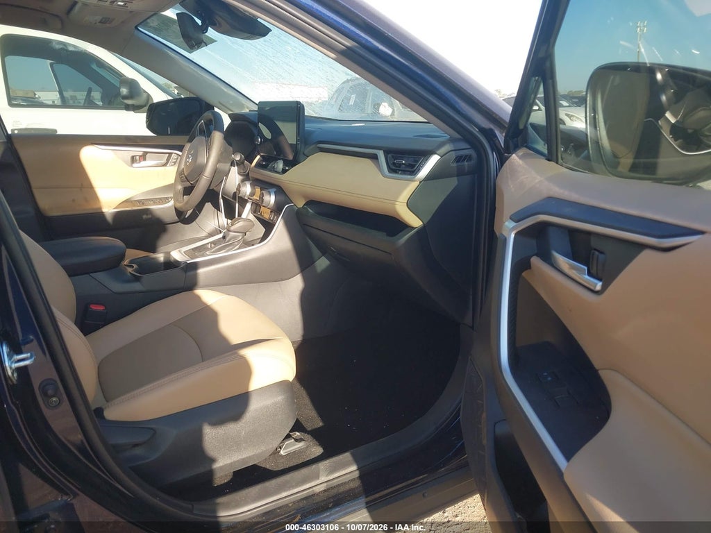 2024 Toyota RAV4 XLE Premium photo 5