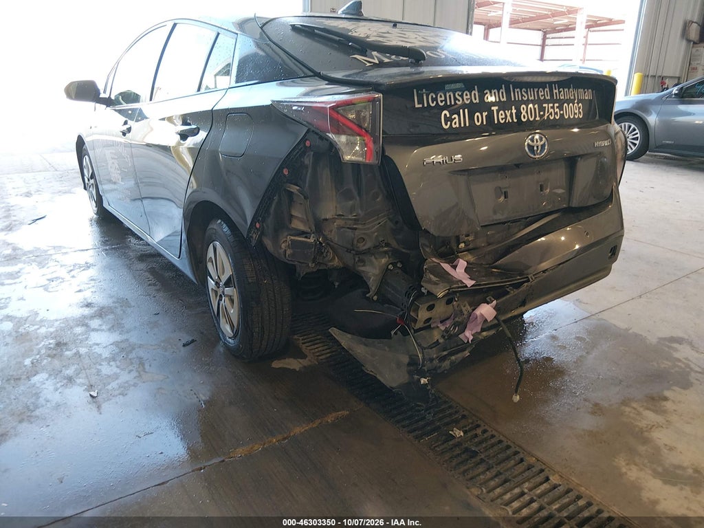 2017 Toyota Prius Three photo 6