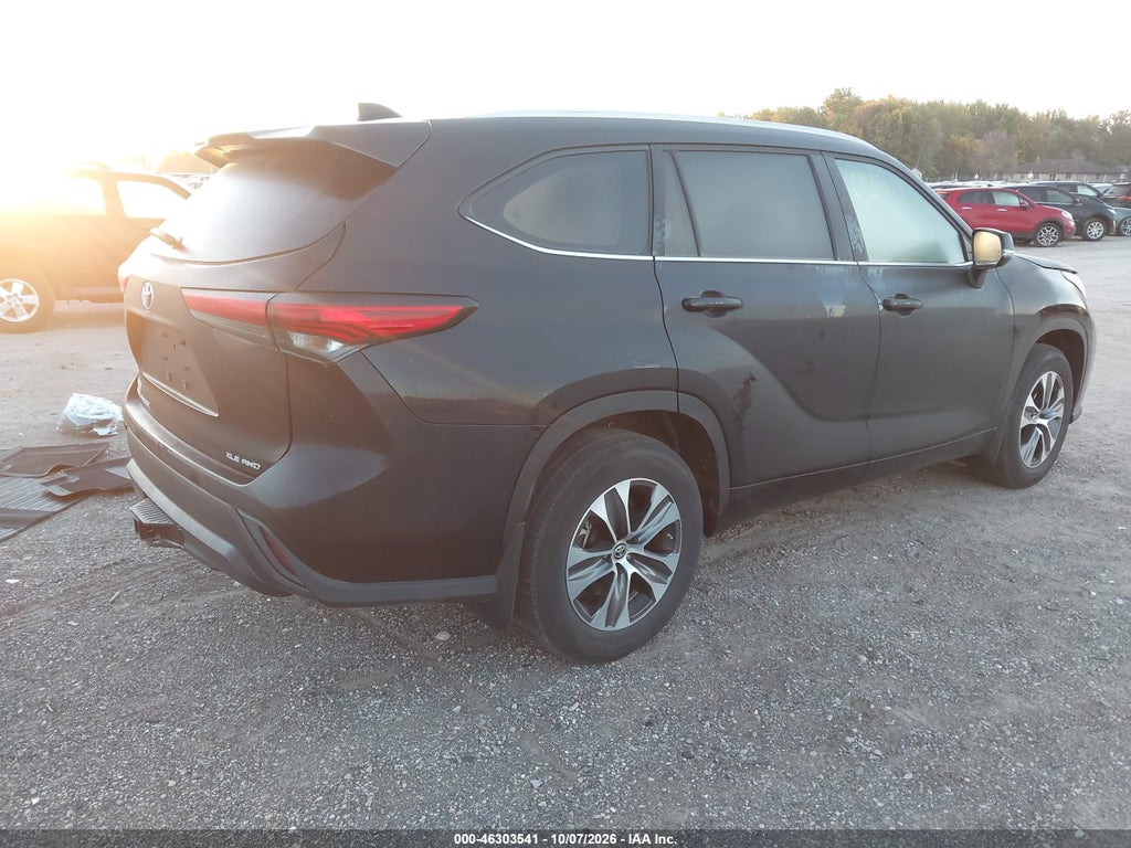 2022 Toyota Highlander XLE photo 4