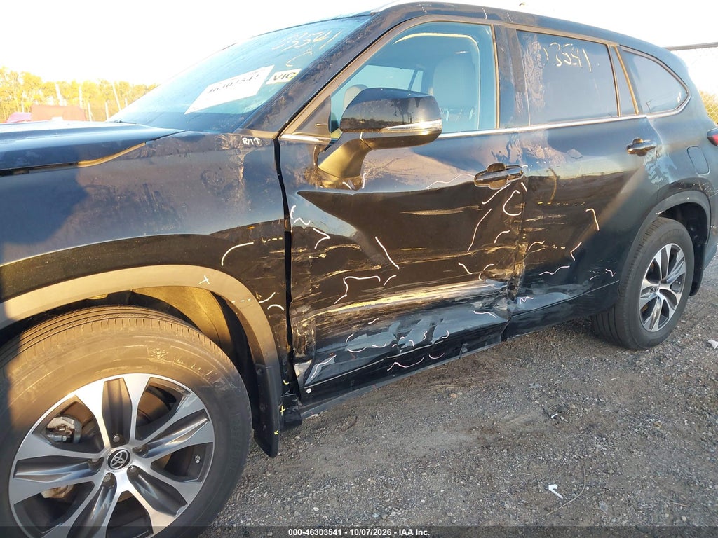 2022 Toyota Highlander XLE photo 6