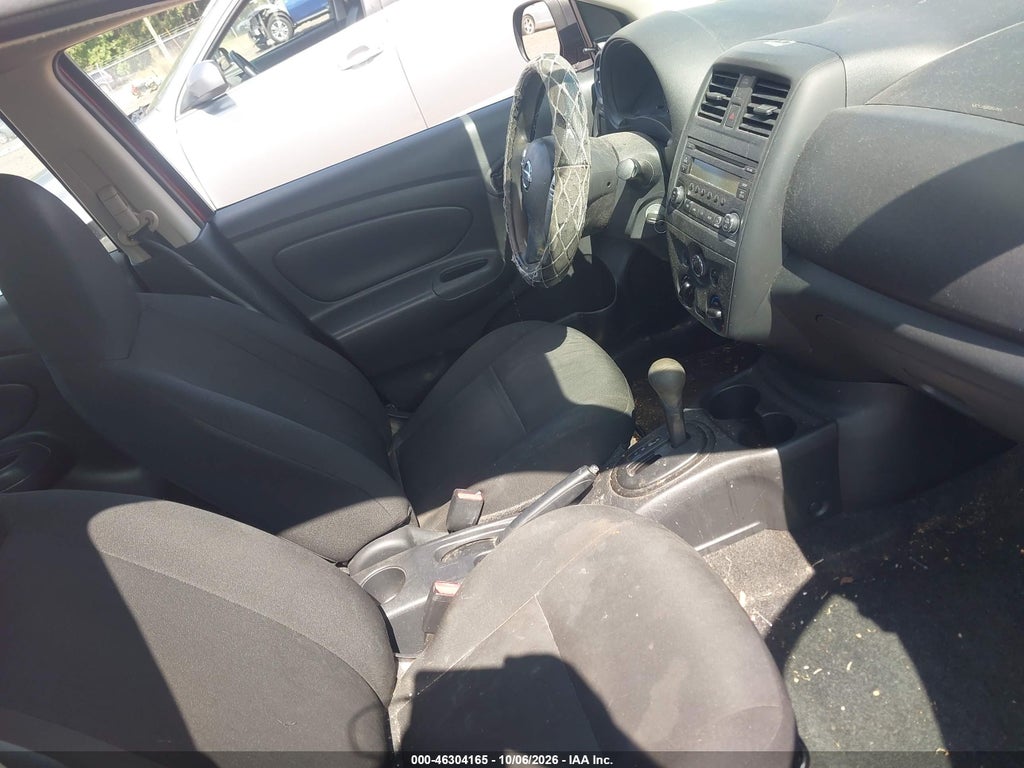 2015 Nissan Versa 1.6 S+ photo 5