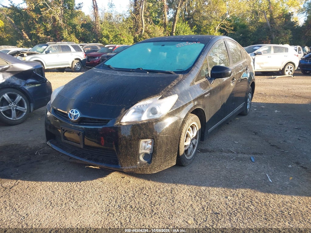 2011 Toyota Prius Three photo 2