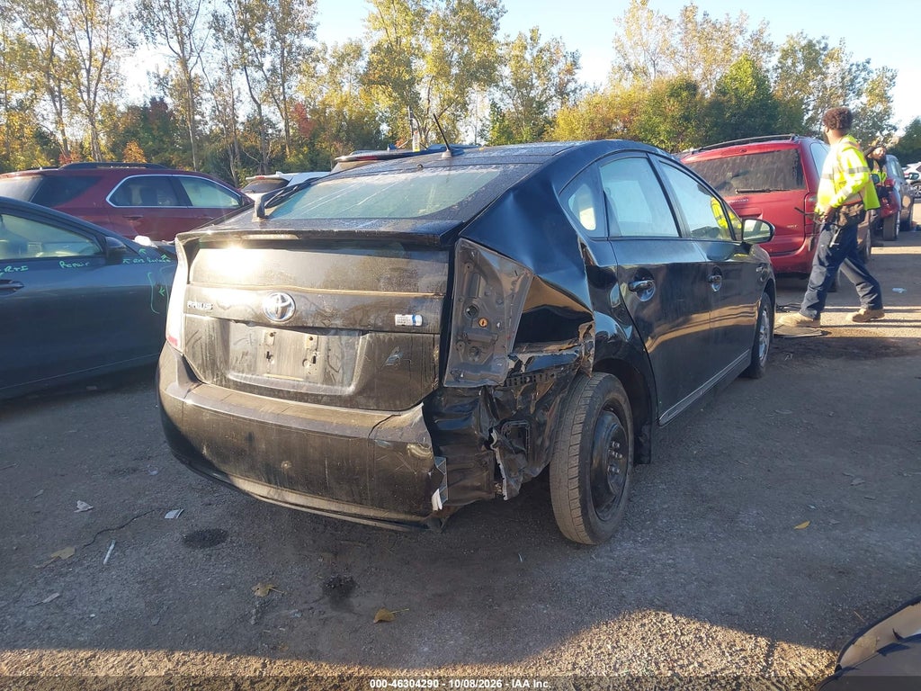 2011 Toyota Prius Three photo 4