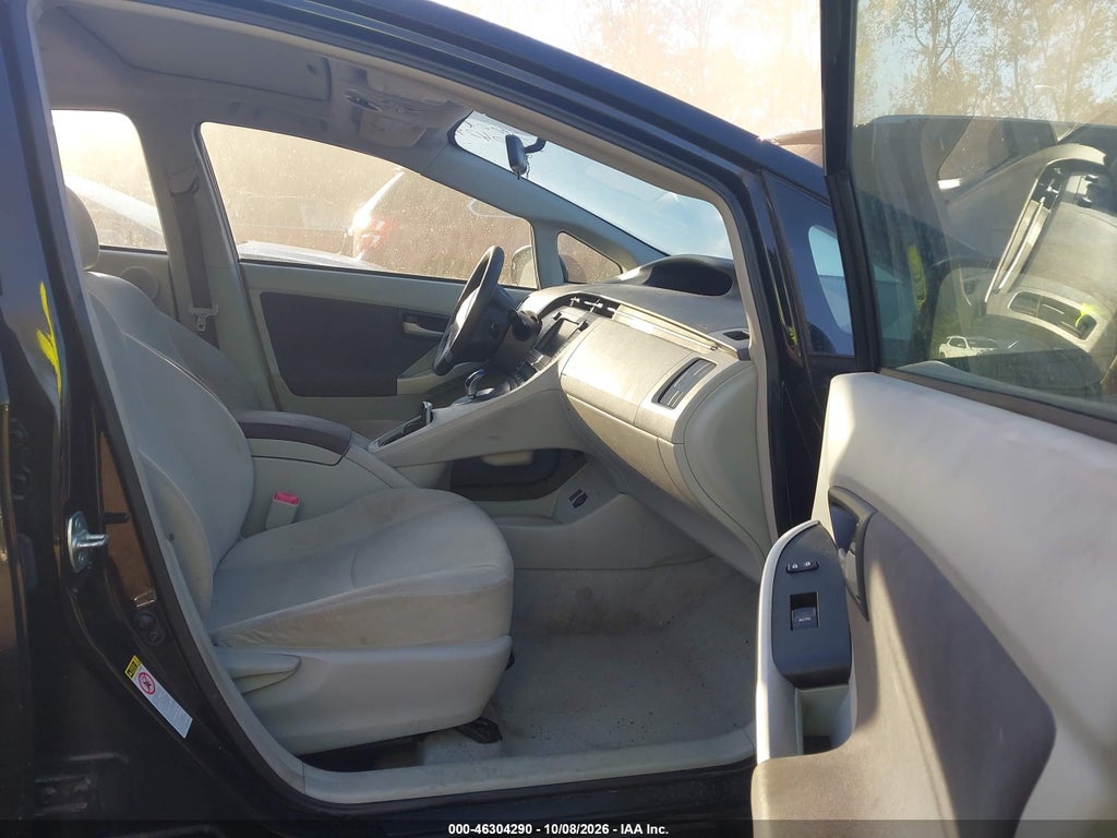2011 Toyota Prius Three photo 5