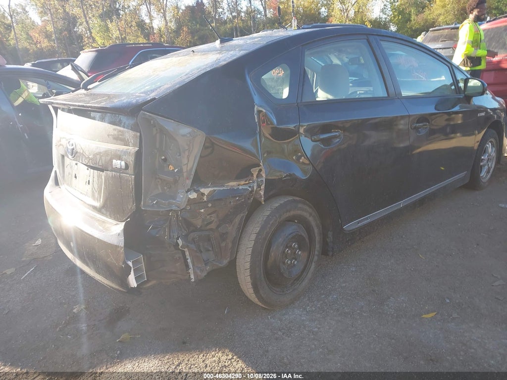 2011 Toyota Prius Three photo 6